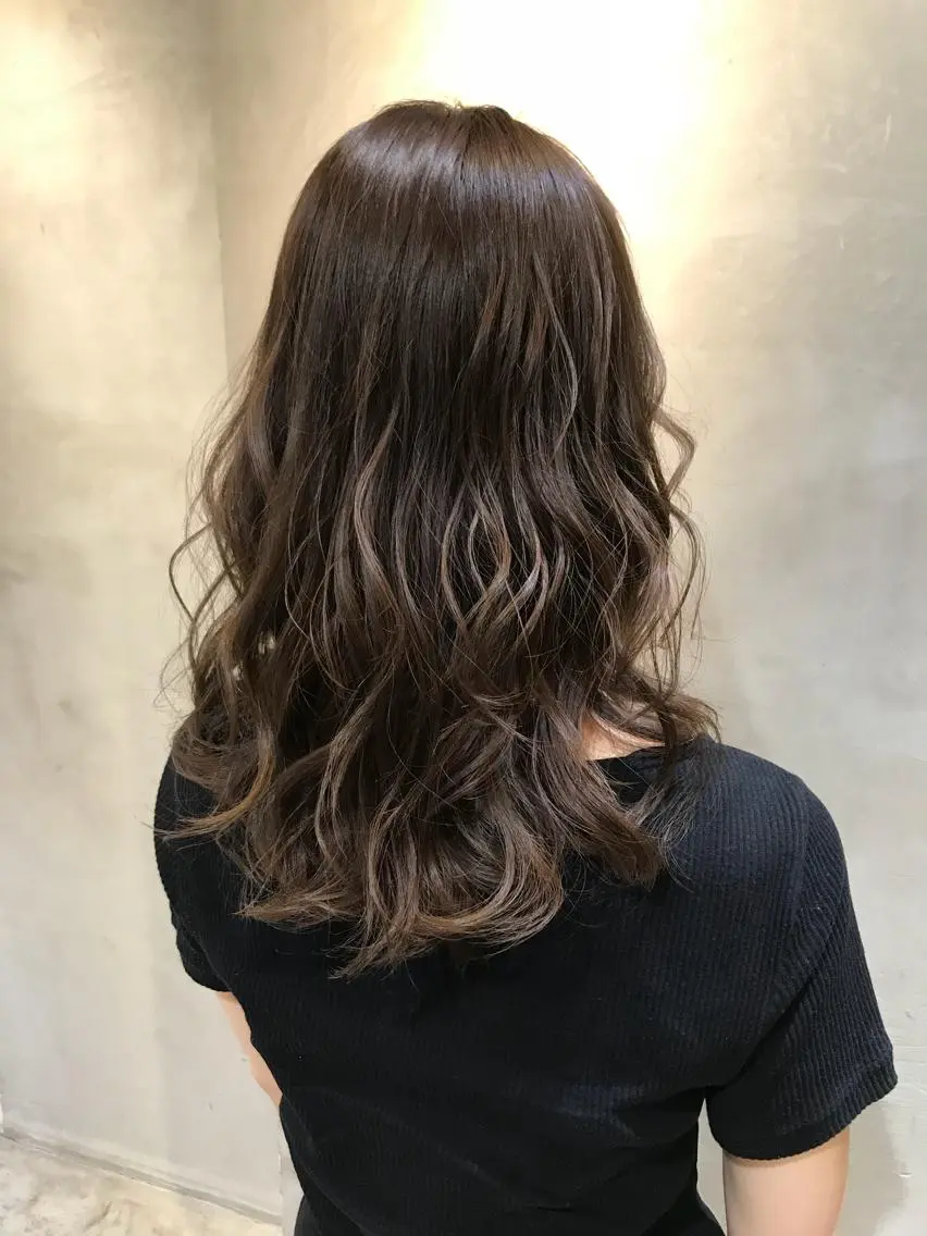 ミディアム カラー ヘアアレンジ グレージュ ハイライトカラー ハイライト カット ヘアカラー トリートメント ヘッドスパ 小林 佳祐のヘアスタイル