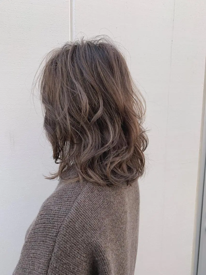 ミディアム 高梨 里穂のヘアスタイル