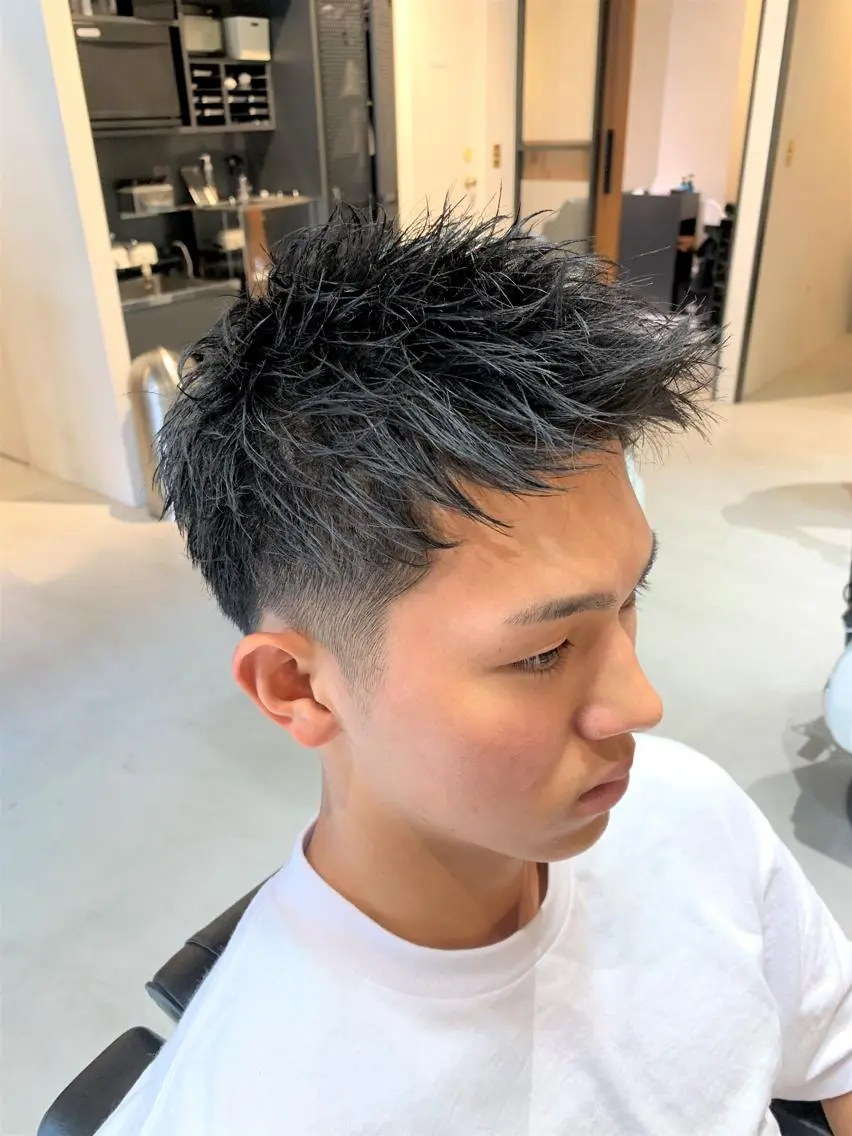 ショート メンズ モヒカン カット 岡田 昇輝のヘアスタイル