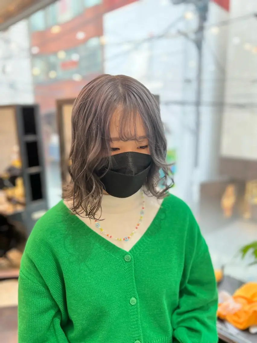 ミディアム カラー ブルーカラー シルバー ヘアカラー トリートメント ブリーチ特化 梅田本多翔のヘアスタイル