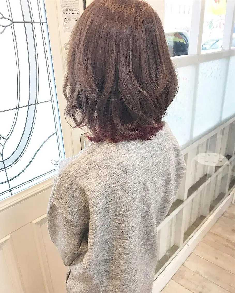 ミディアム カラー アッシュ カシス インナーカラー ラベンダーカラー ラベンダーアッシュ 秋月 亜耶のヘアスタイル