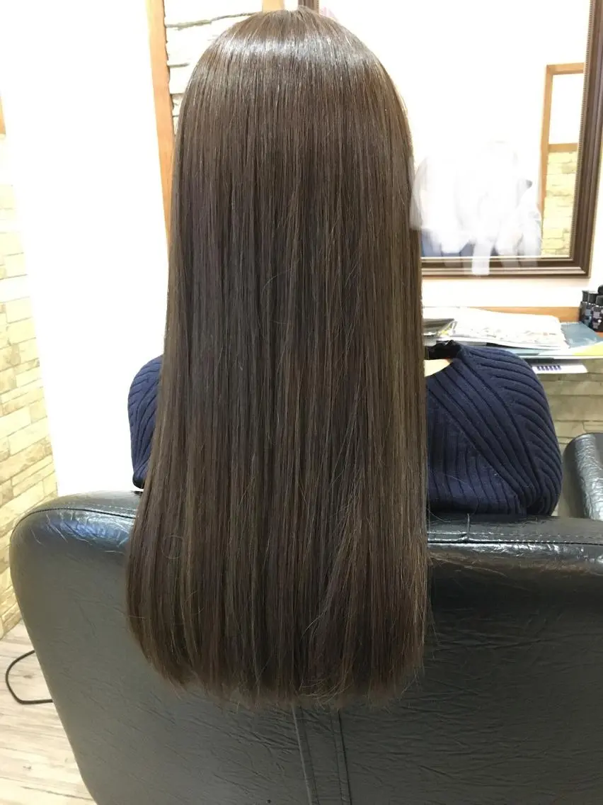ロング カラー グレージュ シルバー シルバーグレージュ トリートメント ヘアカラー 山岡 秀規のヘアスタイル