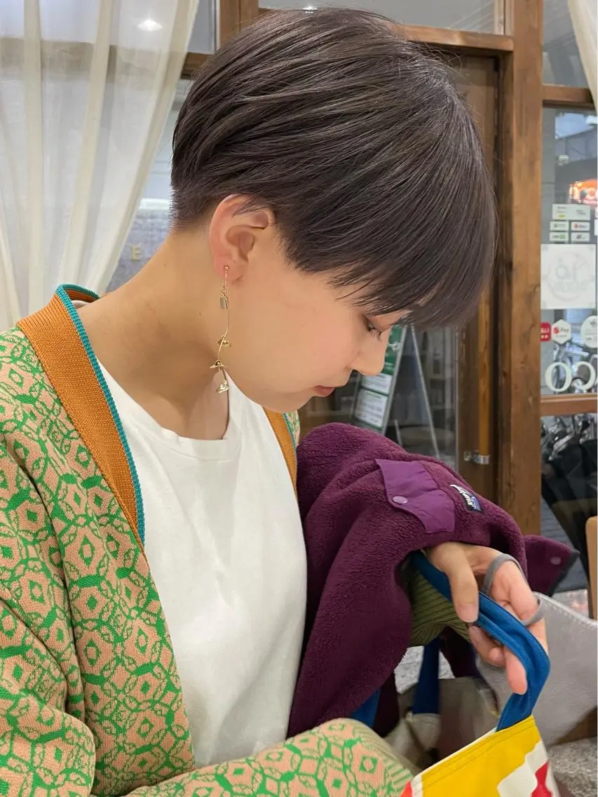 ショート カラー ハンサムショート ラベンダーカラー ラベンダーグレー ショートヘア カット ヘアカラー トリートメント 安田 蓮のヘアスタイル