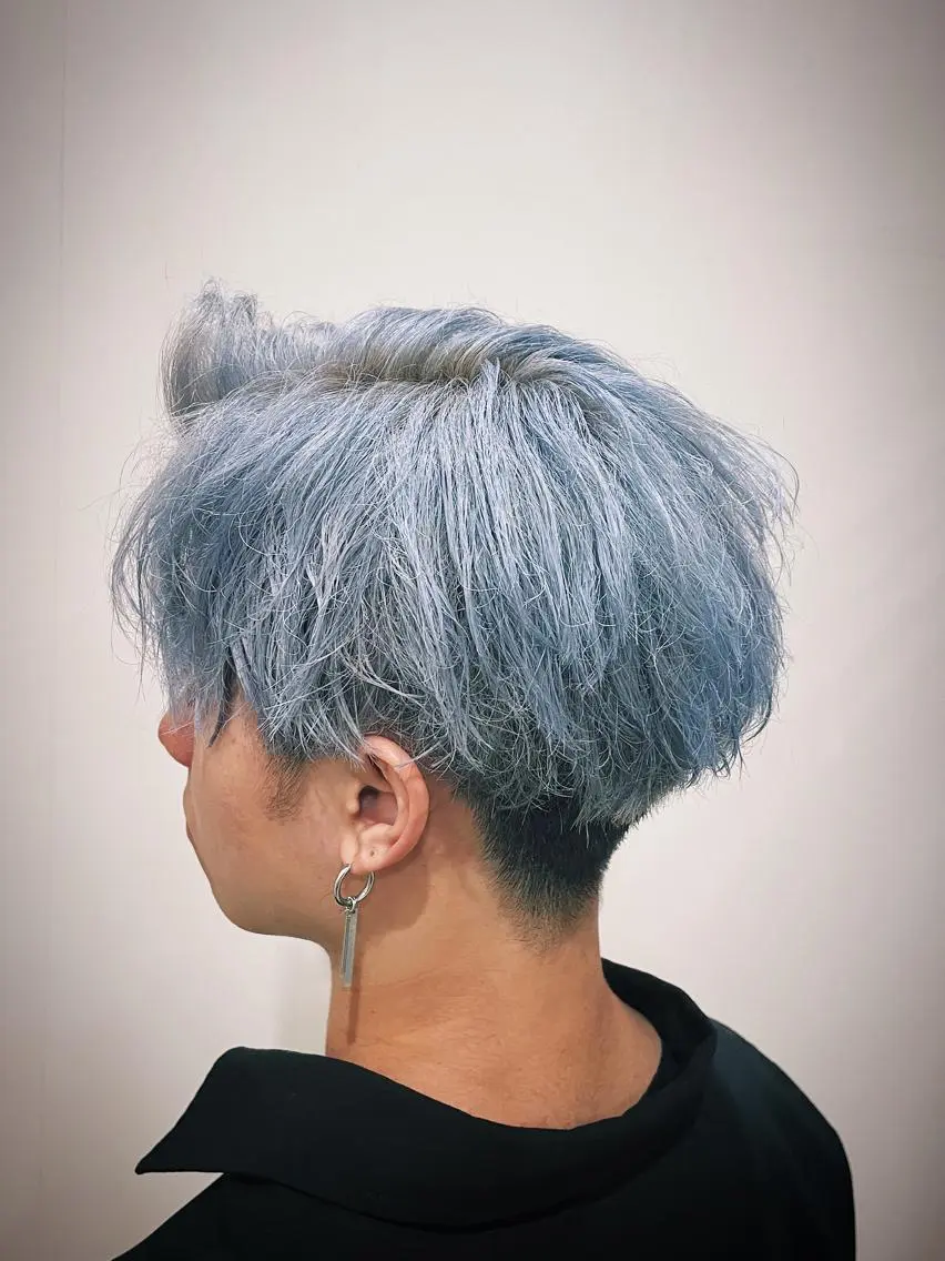 ショート カラー メンズ ブルーカラー シルバー 新宿メンズヘア 原田睦人のヘアスタイル
