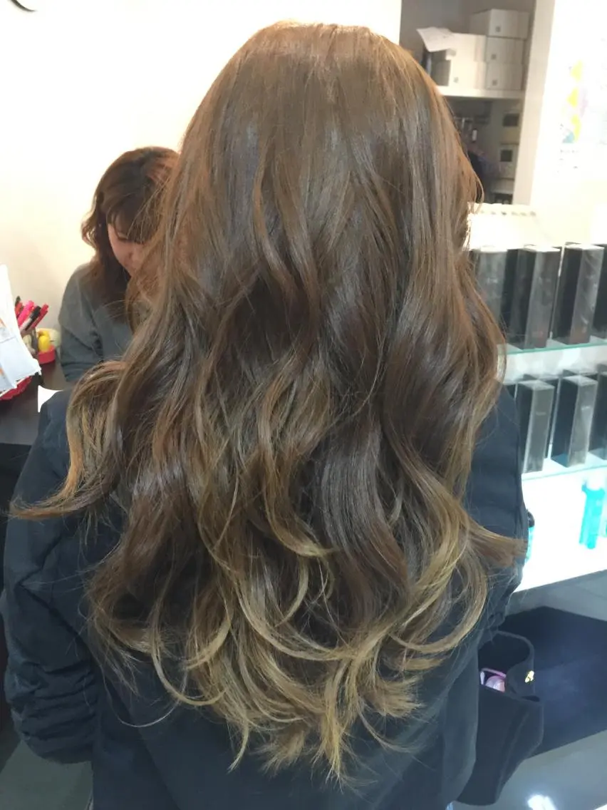 カラー グラデーションカラー イルミナカラー 💜ツヤヘアケア🩷 サトウシュンスケのヘアスタイル