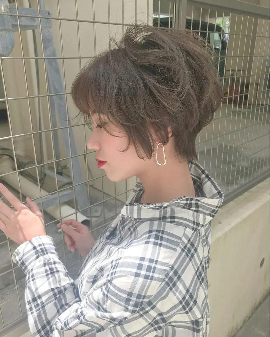 ショート カラー グレージュ grand juteのヘアスタイル