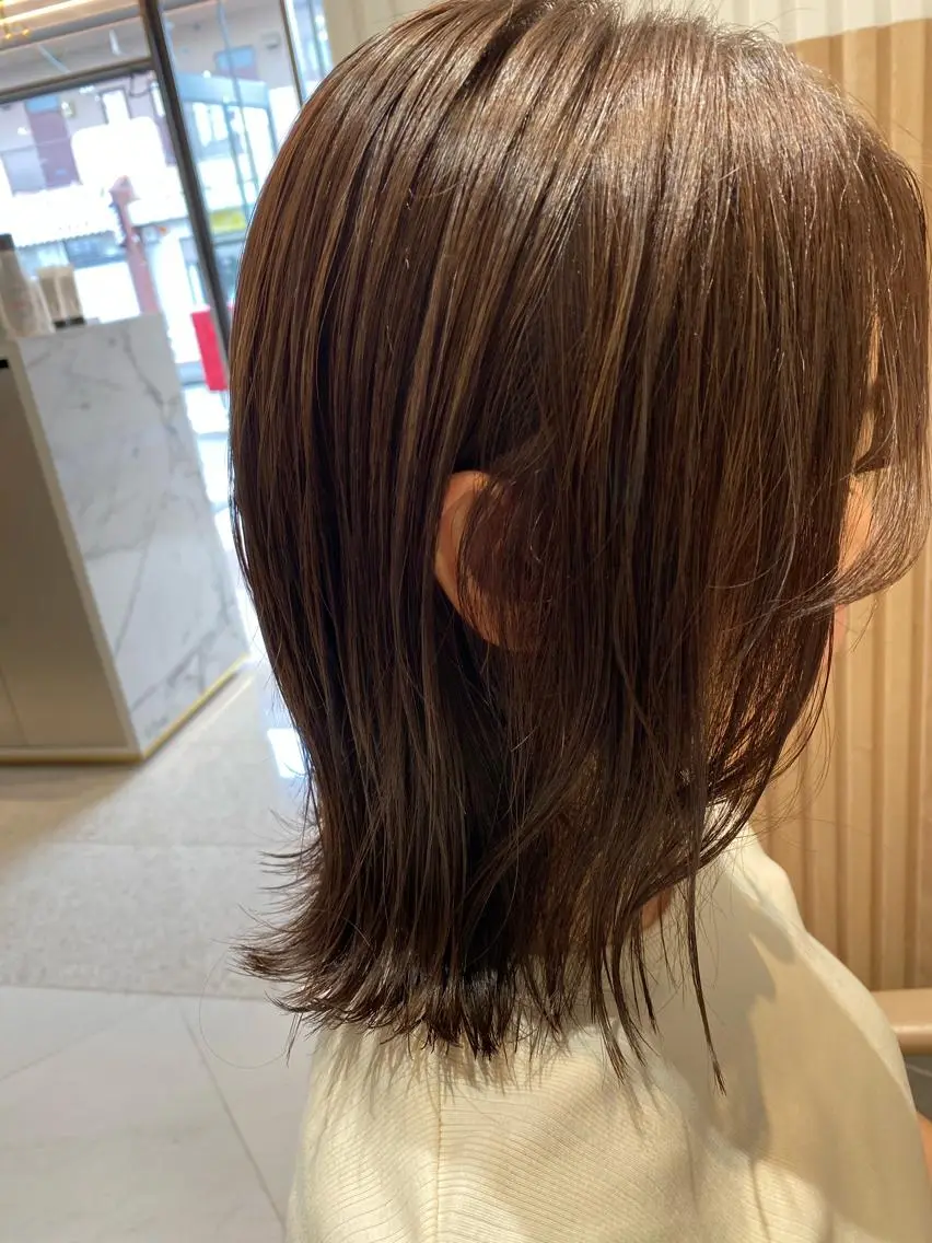 ミディアム カラー アッシュ アッシュブラウン ブラウンカラー 外ハネヘア カット ヘアカラー トリートメント 谷合 貴志のヘアスタイル