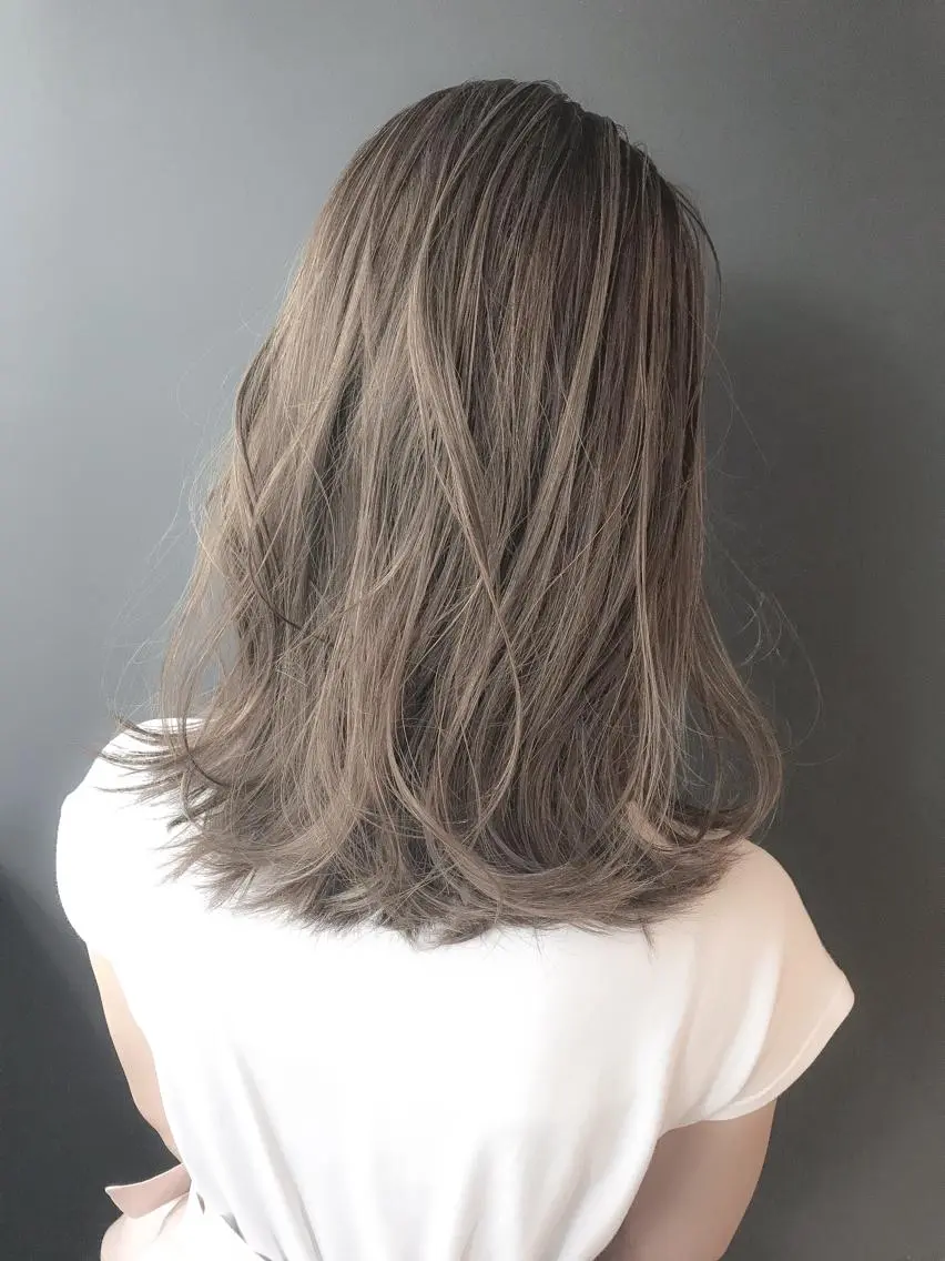 ミディアム カラー ベージュカラー ハイトーンカラー ヘアカラー BOX mico.のヘアスタイル