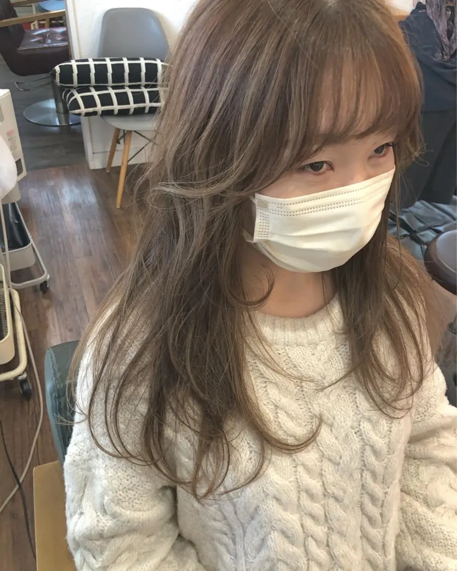 ロング カラー グレージュ ロング カット ヘアカラー 江原 彩華のヘアスタイル