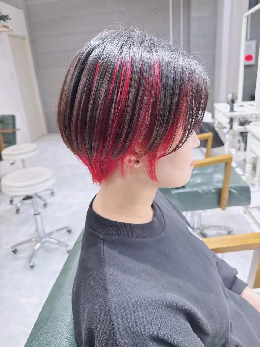 ショート ヘアアレンジ カラー インナーカラー レッドカラー Days 透明感カラーのヘアスタイル