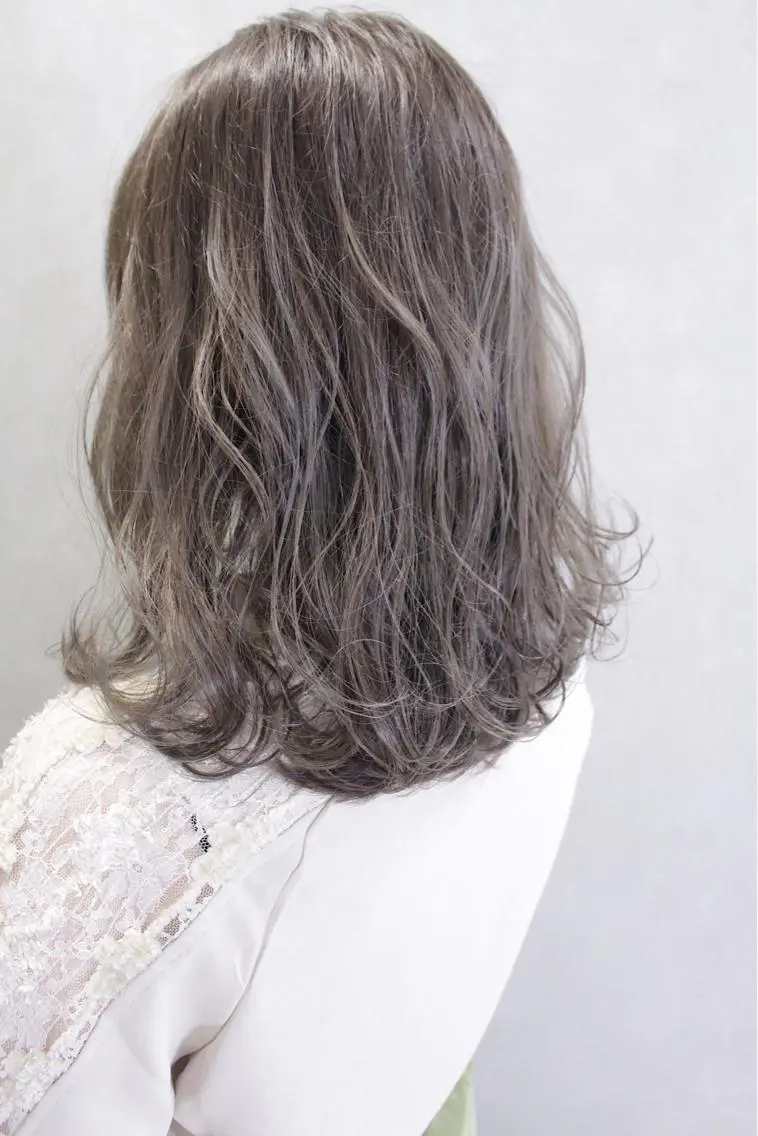 ミディアム ヘアカラー トリートメント lani ブリーチ /ダブルカラーのヘアスタイル
