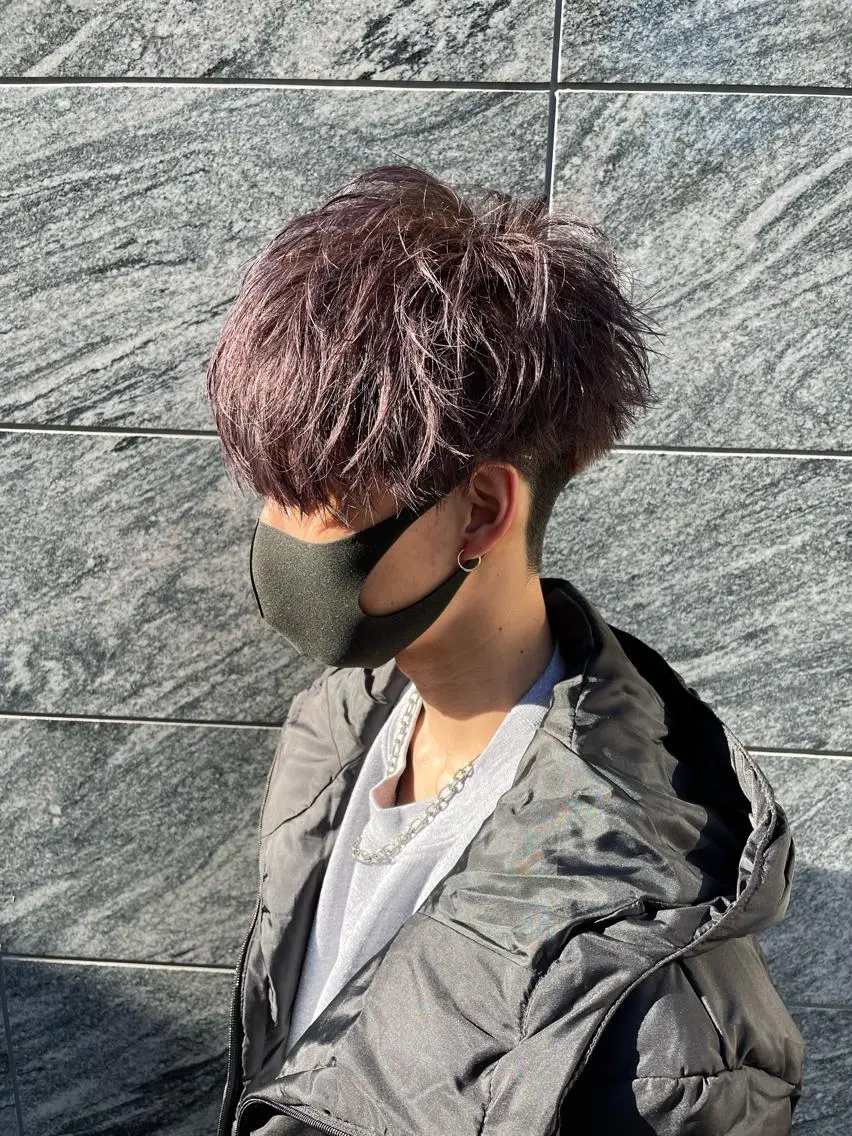 ショート カラー パーマ ヘアアレンジ メンズ キッズ マツエク・マツパ アイブロウ アップバング センターパート メンズハイトーン マッシュウルフ マッシュ ヘアカラー トリートメント ヘッドスパ ヘアセット スパイキー/フェザー /波巻き/かいとのヘアスタイル