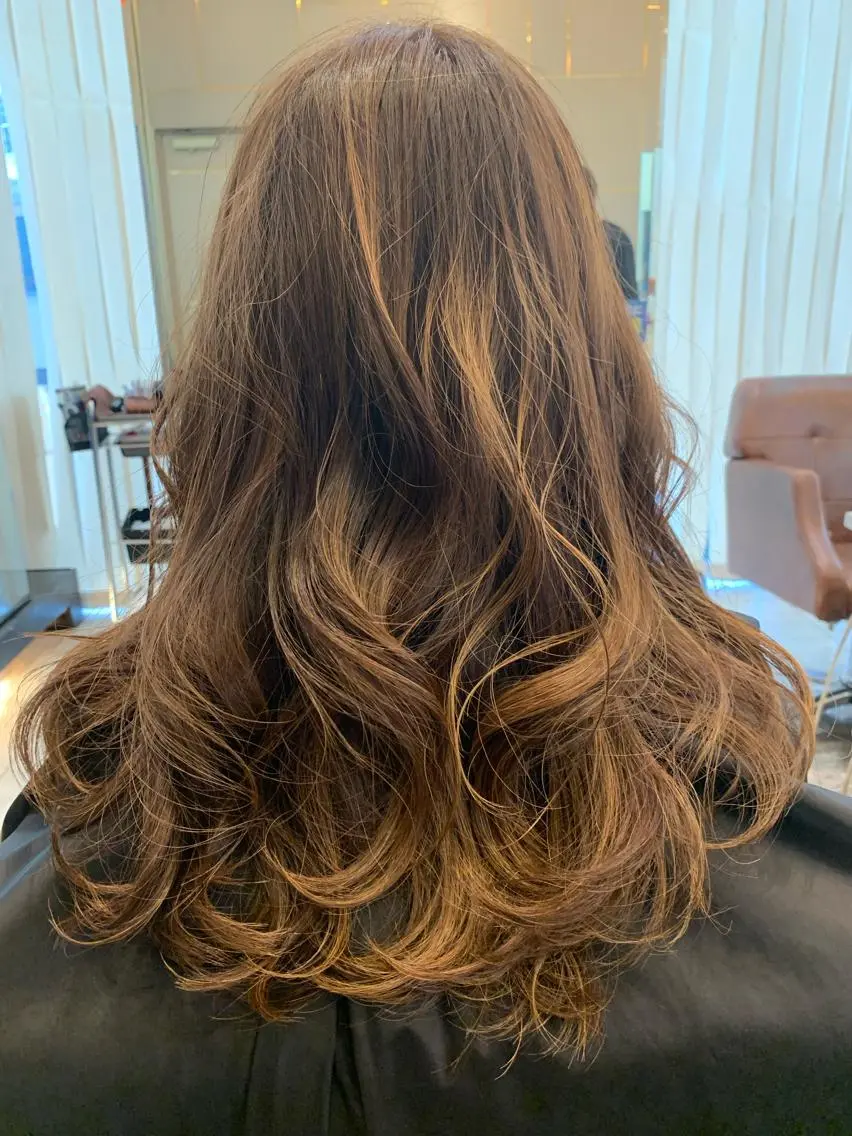 セミロング LucksiMie ginza 明松のヘアスタイル