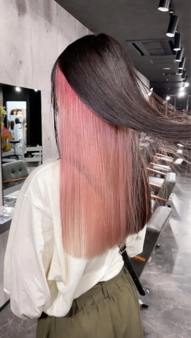 ロング カラー インナーカラー 清水 亮太/赤み消しカラーのヘアスタイル
