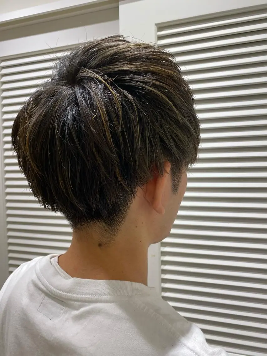 ショート カラー メンズ メンズハイライト ハイライトカラー ハイライト ヘアカラー トリートメント kawabe maikoのヘアスタイル