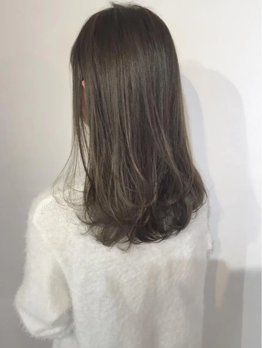 セミロング カラー ヘアカラー トリートメント ホカリ ツカサのヘアスタイル
