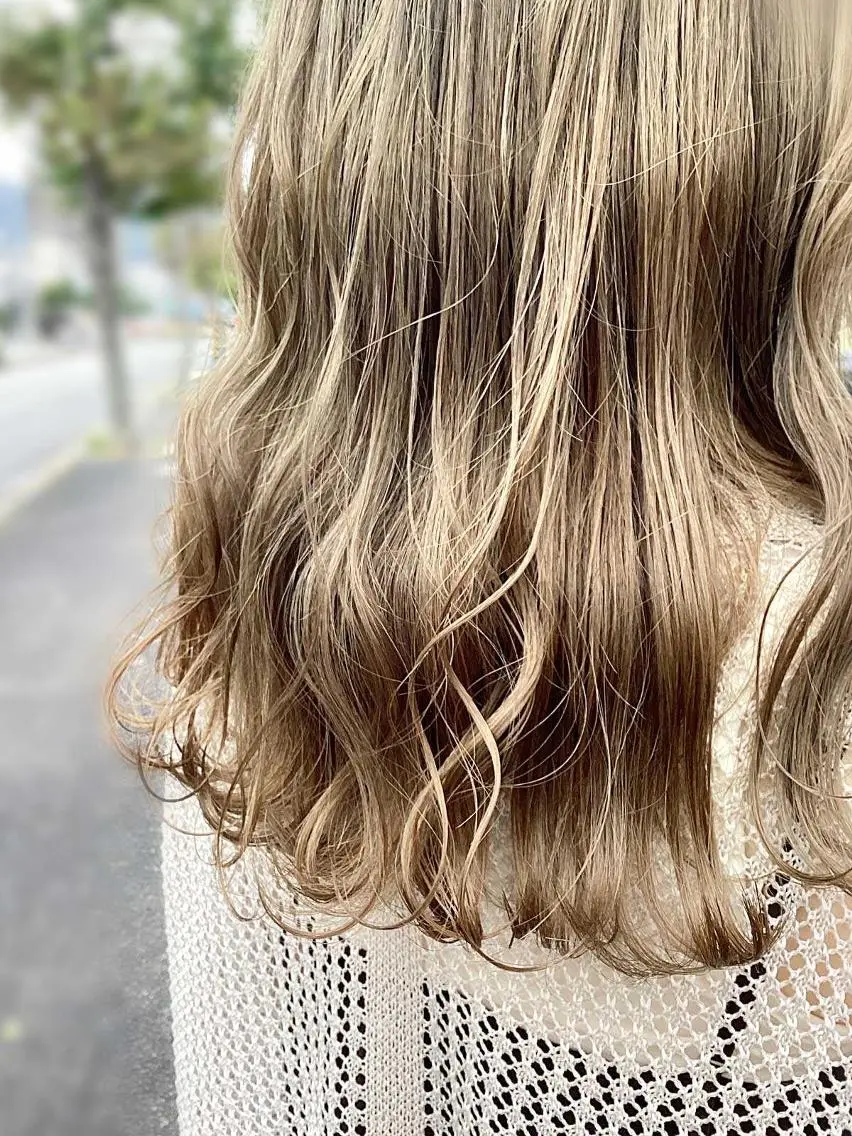カラー セミロング Atem ☀️大町店のヘアスタイル