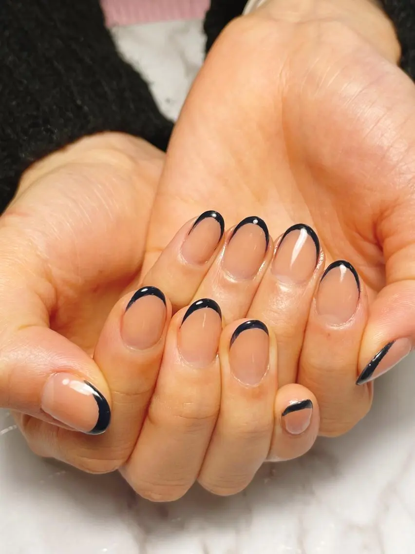 ショート ネイル フレンチネイル ネイビー salon ナチュレのネイルデザイン
