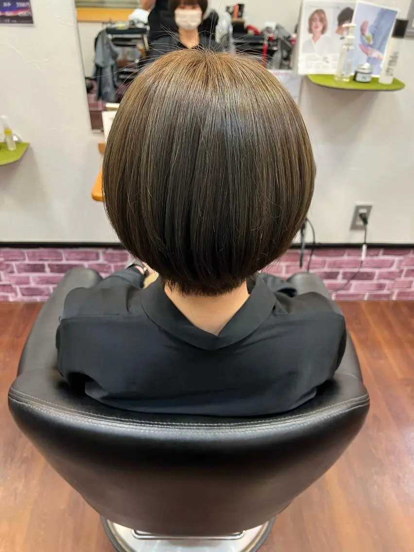 ショート カラー グレージュ オリーブグレージュ オリーブグレー 松田 紗采のヘアスタイル