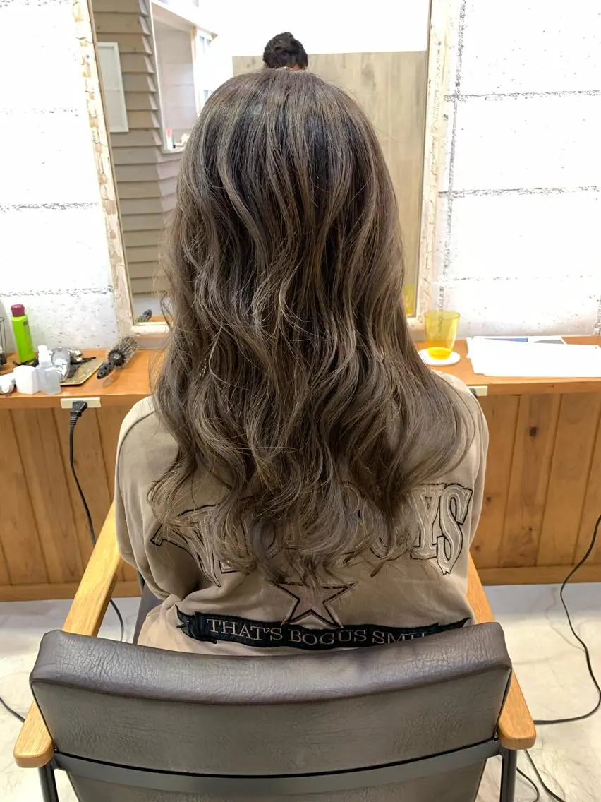 ロング カット ヘアカラー くわやま まさきのヘアスタイル
