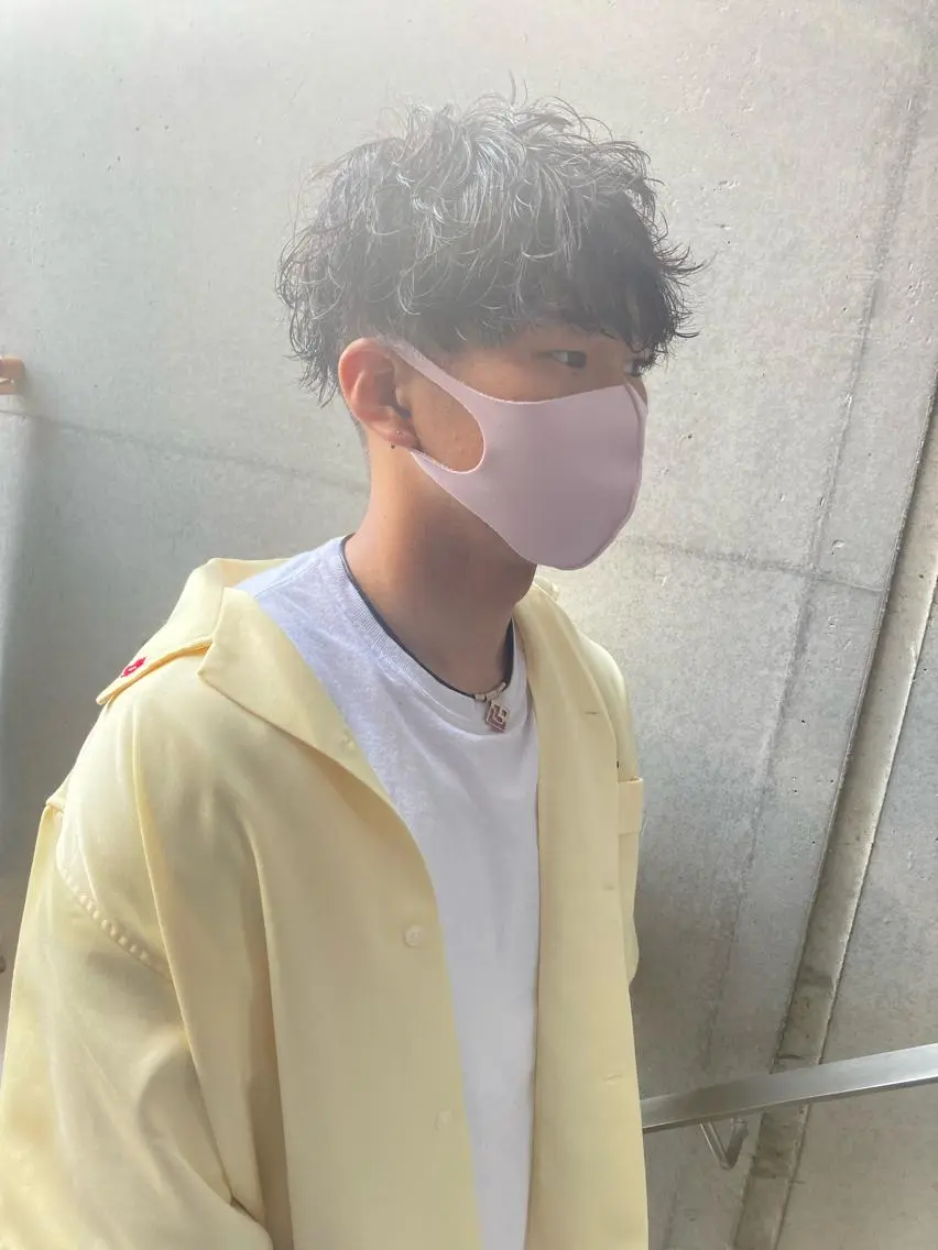 パーマ メンズ 顔まわりレイヤー デザインカットのヘアスタイル