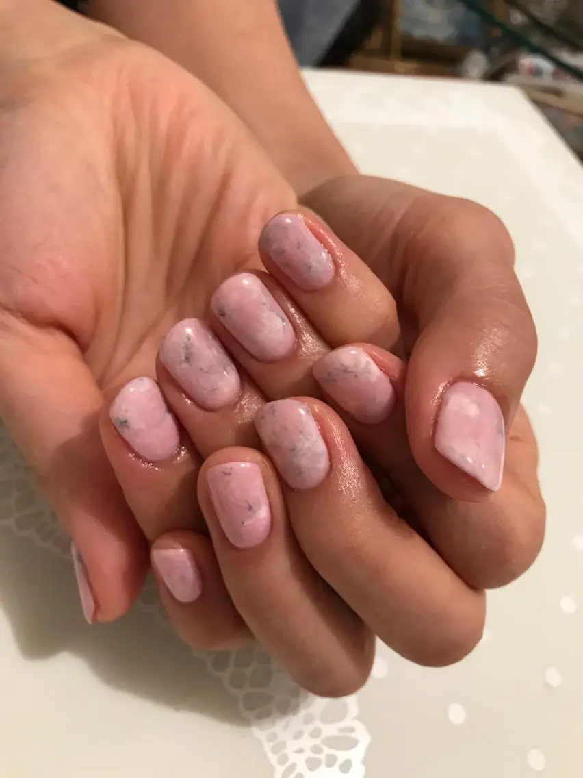 ネイル おそろいネイル atelier chic+のネイルデザイン
