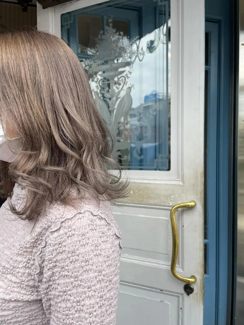ミディアム 齋藤 樹里のヘアスタイル