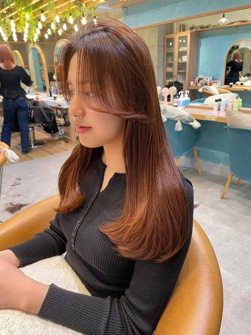 セミロング カット ヘアカラー トリートメント 山本翔一郎 韓国顔周りレイヤーのヘアスタイル