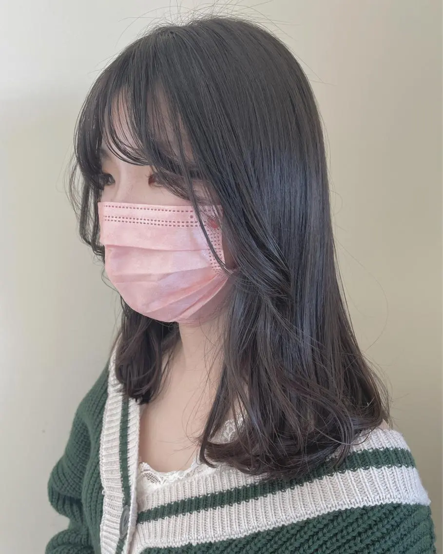 セミロング 色落ちまで可愛い🩷 透明感🩵安江理緒のヘアスタイル