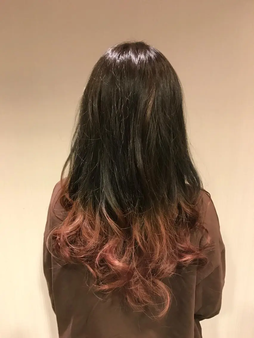 ロング カラー ダークグレー グラデーションカラー ピンクカラー ひろせ かなのヘアスタイル