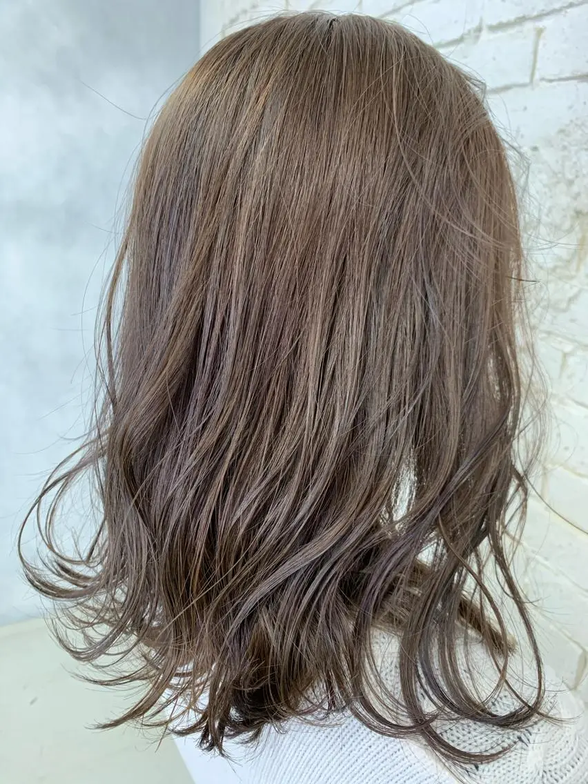 ミディアム カラー LUXBE LUCEのヘアスタイル
