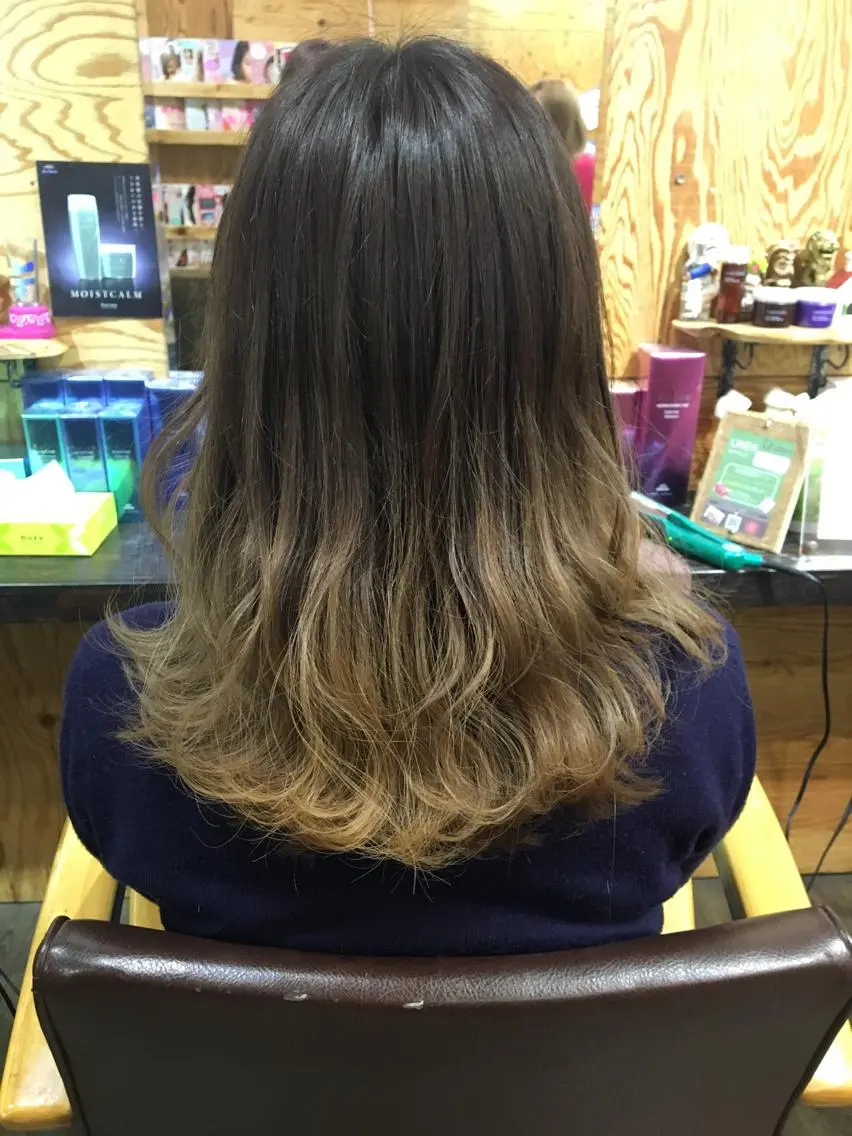 セミロング カラー グラデーションカラー IwAsh大和駅前店 河野亜里香のヘアスタイル