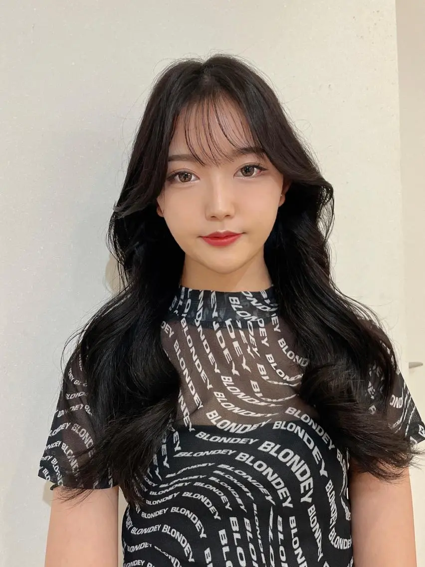 ロング 韓国ヘア レイヤーカットのヘアスタイル