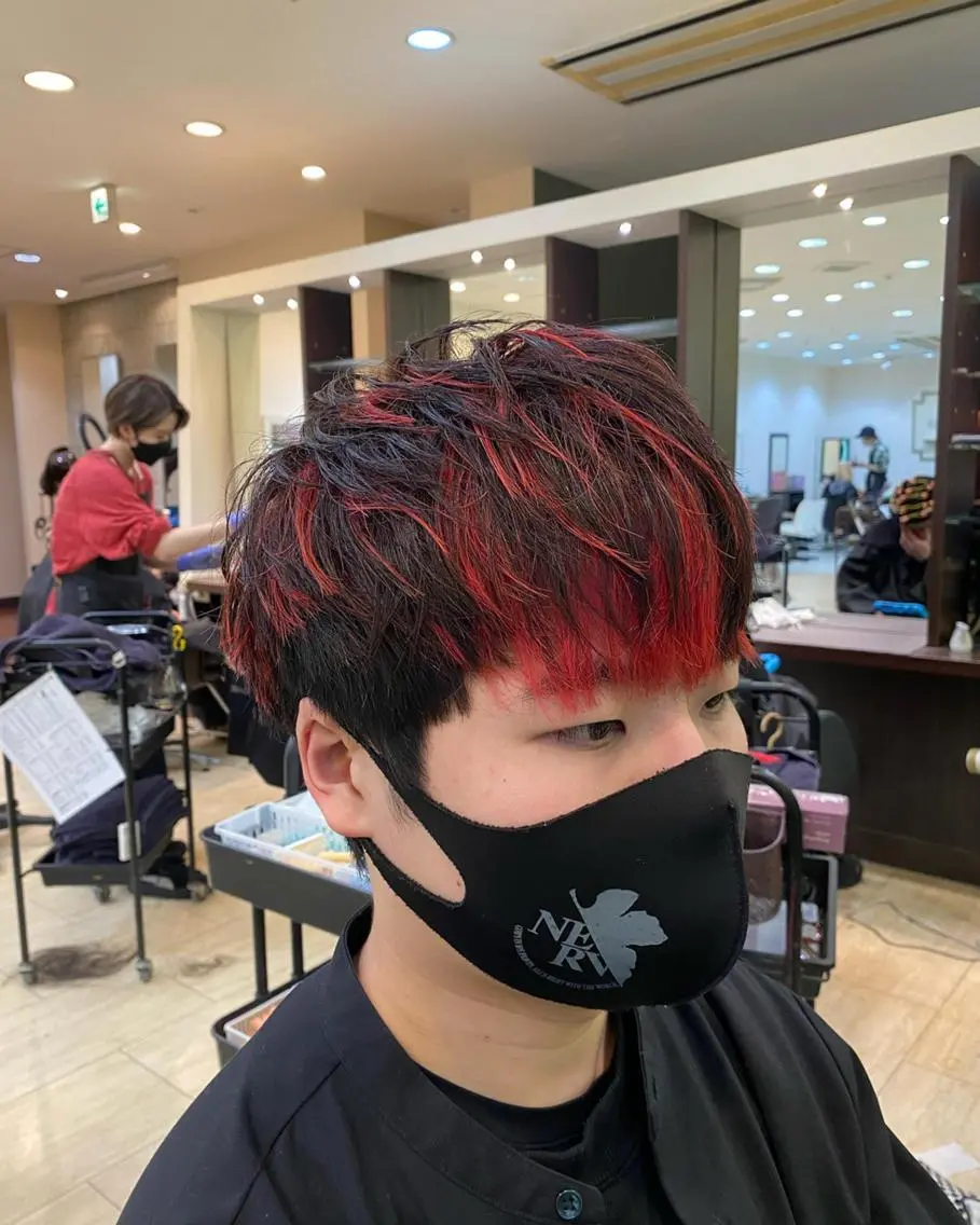 ミディアム カラー メンズ メンズメッシュ メッシュ メンズ特化 岸本 阪急六甲サロンドロイのヘアスタイル