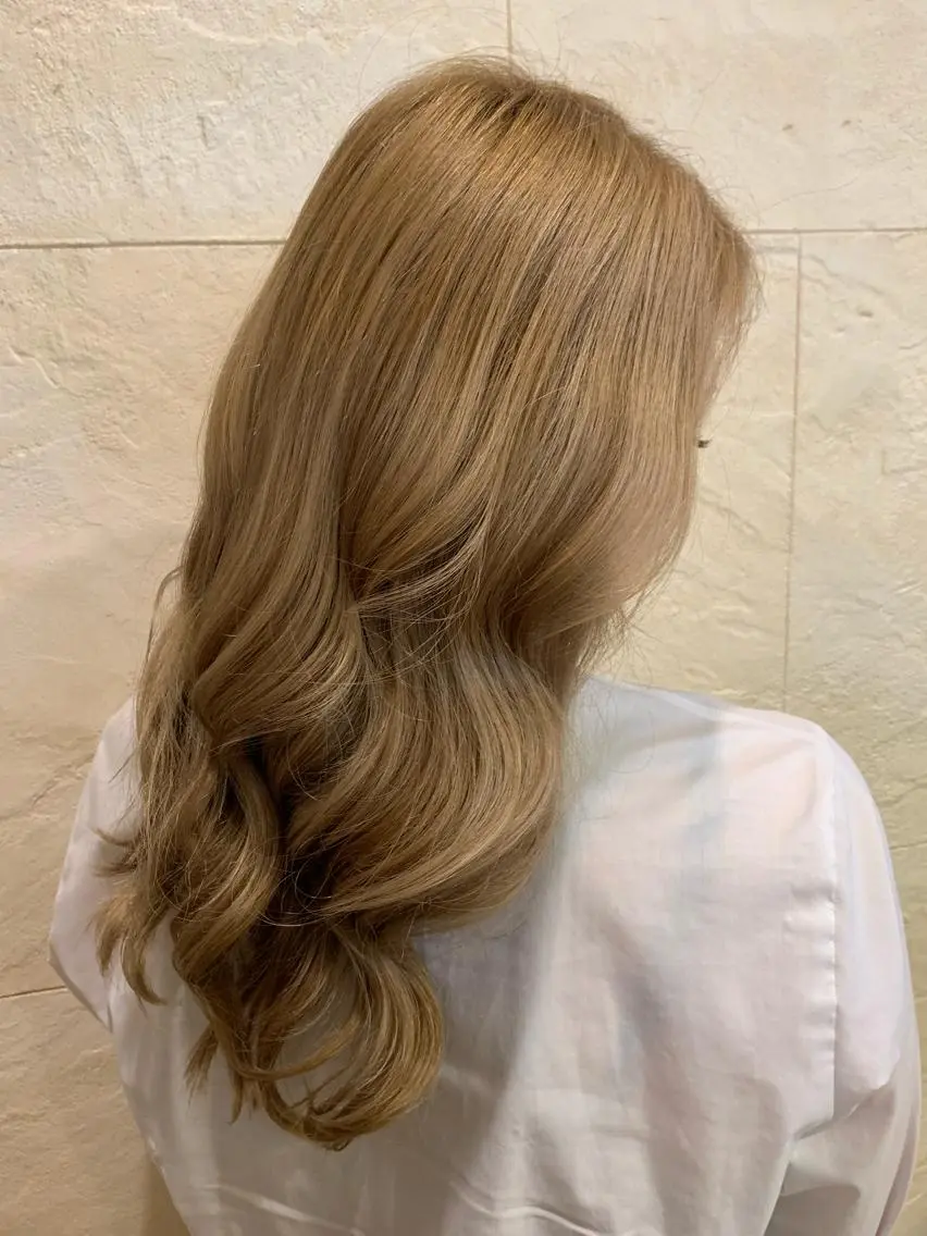 ロング 高橋 沙希のヘアスタイル