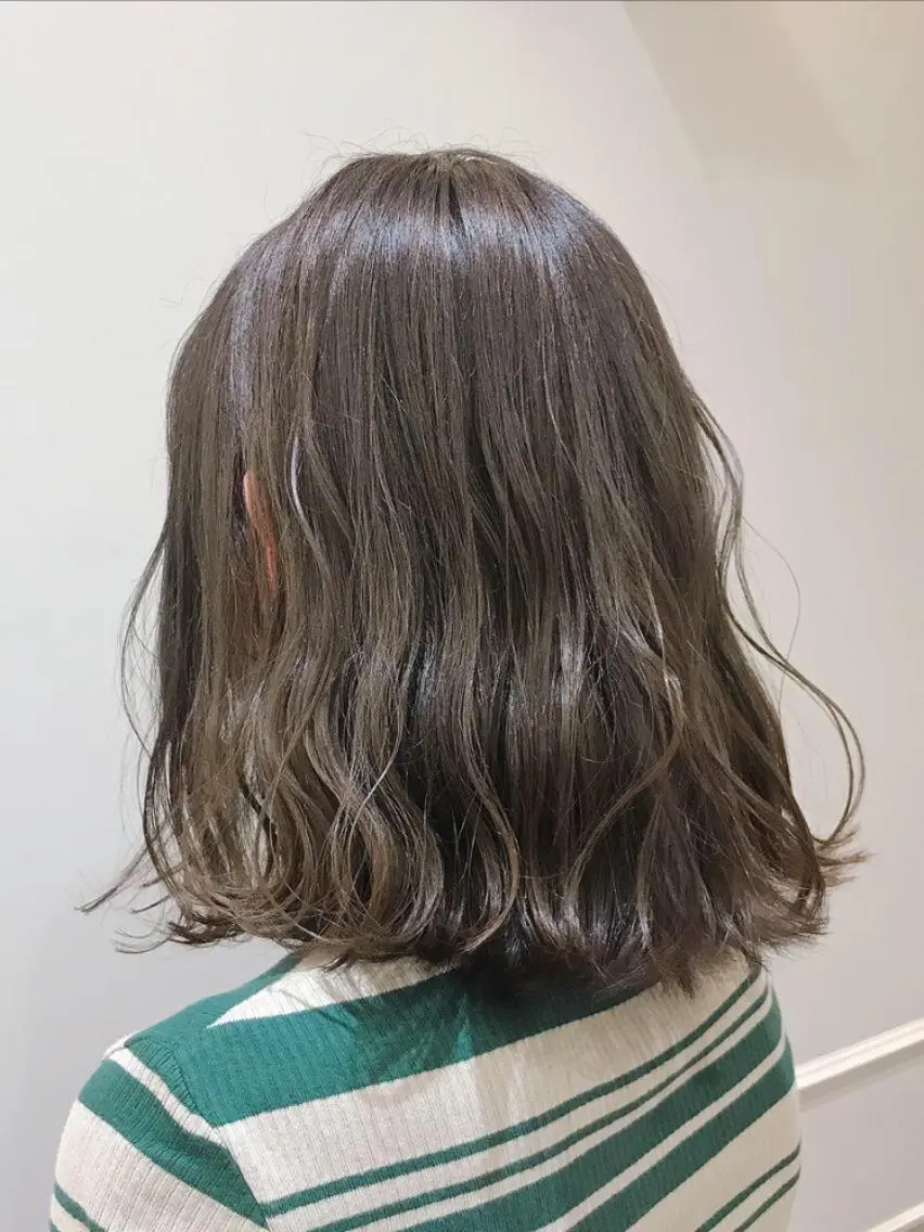 ミディアム カラー ベージュカラー フォギーベージュ 大人可愛いHair ❤︎Ayakoのヘアスタイル