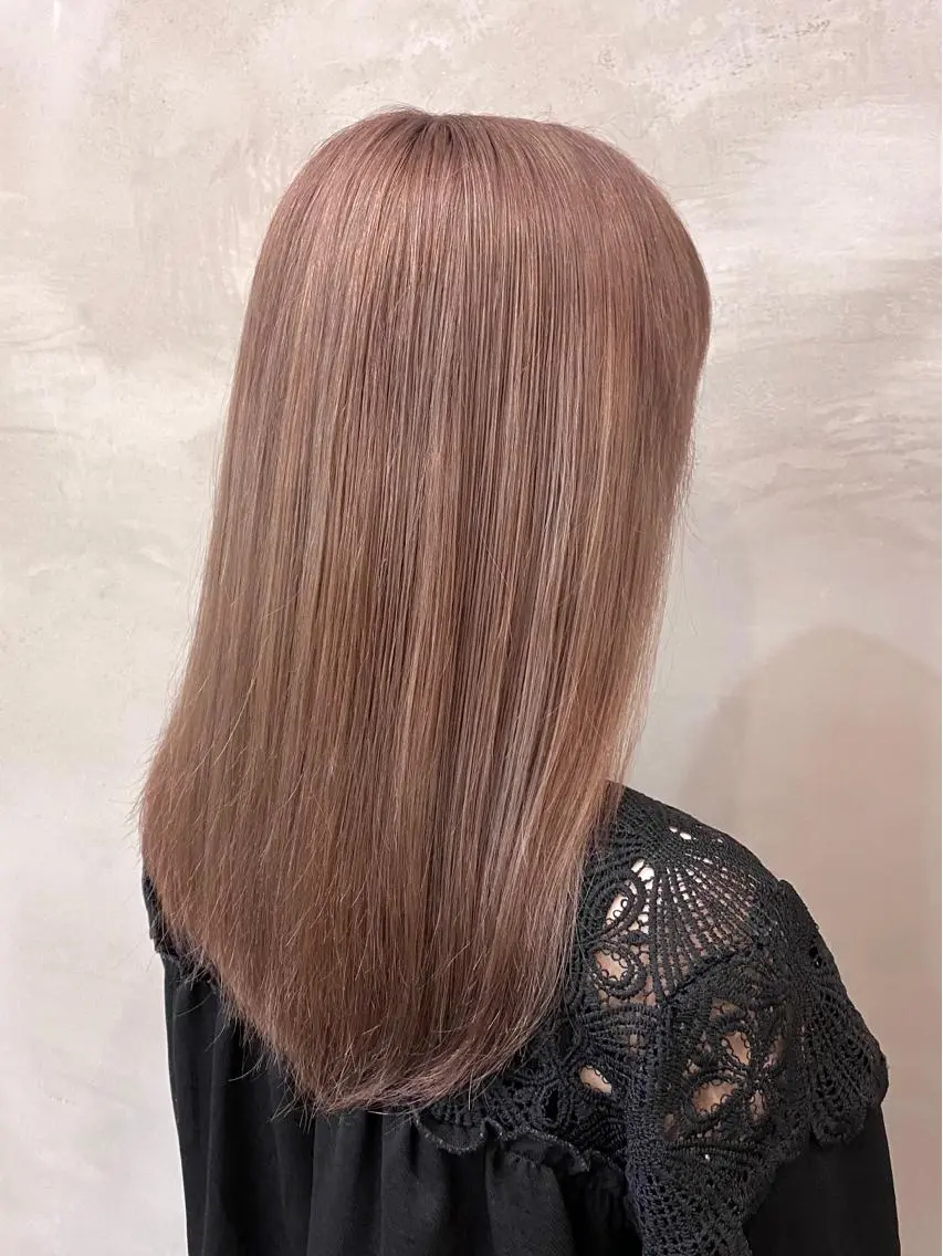 ミディアム カラー ベージュカラー ブリーチ ハイトーンカラー ミルクティーベージュ ピンクカラー ヘアカラー トリートメント 🫧透明感カラー🫧 OIKAWAのヘアスタイル