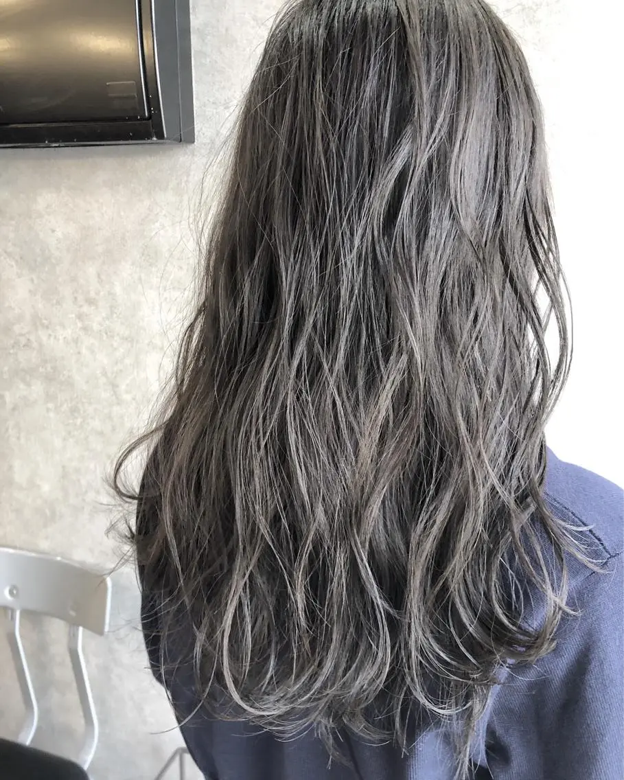 ロング カラー 顔周りレイヤーカット ブリーチminamiのヘアスタイル