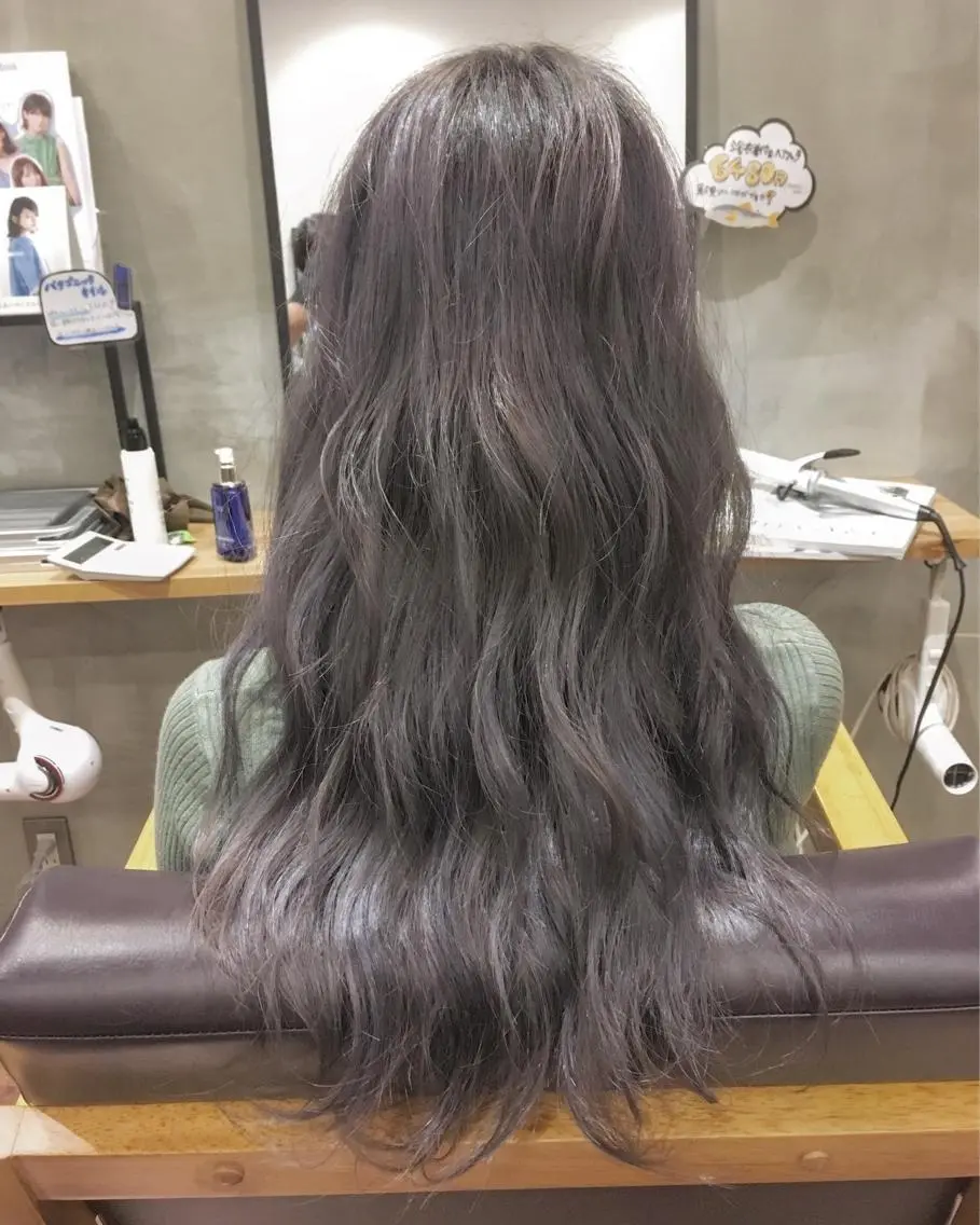 ロング カラー ヘアアレンジ グレージュ ラベンダーカラー ラベンダーグレージュ ラベンダーグレー 栗林 実莉のネイルデザイン