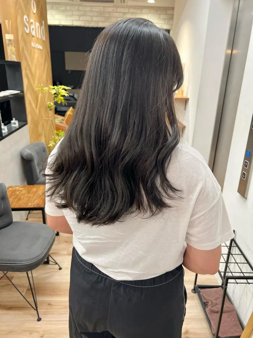 ロング カラー アッシュ アッシュグレー ✨️今だけ無料✨️ 鶴田みなみのヘアスタイル