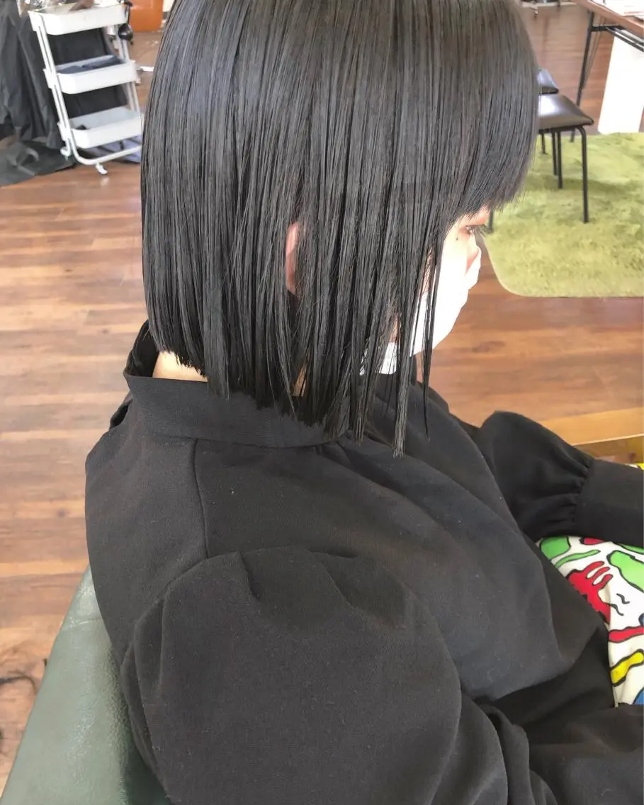 ショート 切りっぱなしボブ ボブ ヘアカラー トリートメント 江原 彩華のヘアスタイル