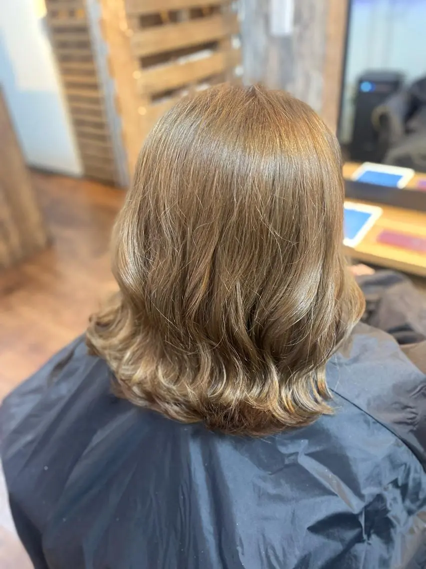 ミディアム カラー ブリーチ 透明感カラー ダブルカラー トリートメント Luzir⭐︎ GEN⭐︎のヘアスタイル
