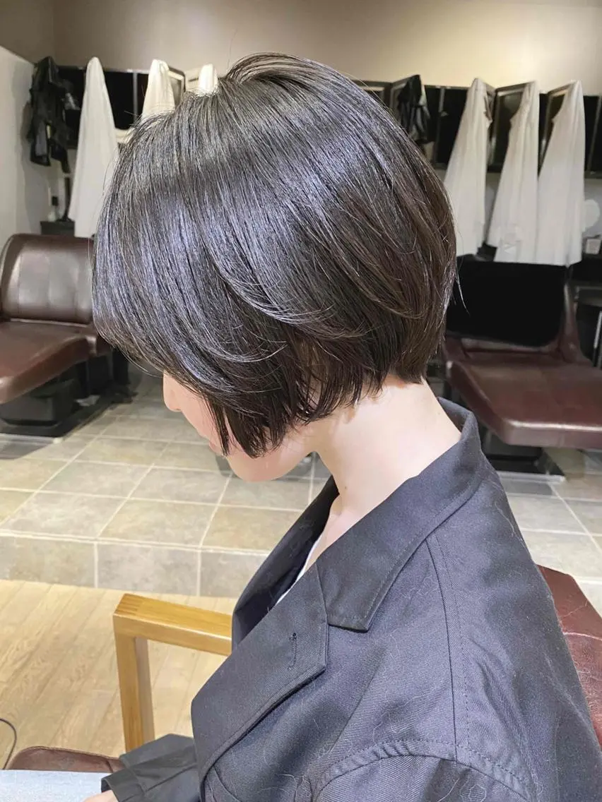 ショート カラー ショートボブ 丸みショート アッシュ ベージュカラー 黒髪 前田 裕介のヘアスタイル