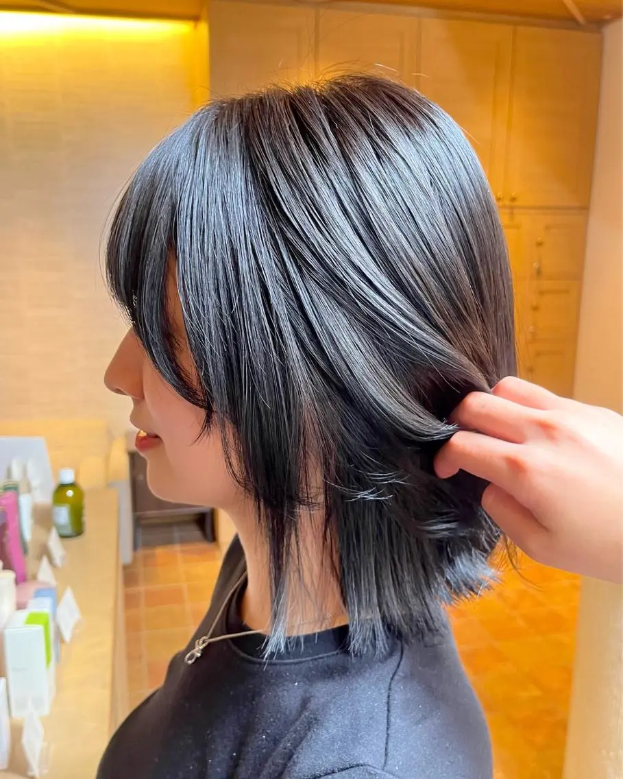 ミディアム カラー 黒髪 ブルーカラー ブルーブラック Hair...DiA YUNAのヘアスタイル