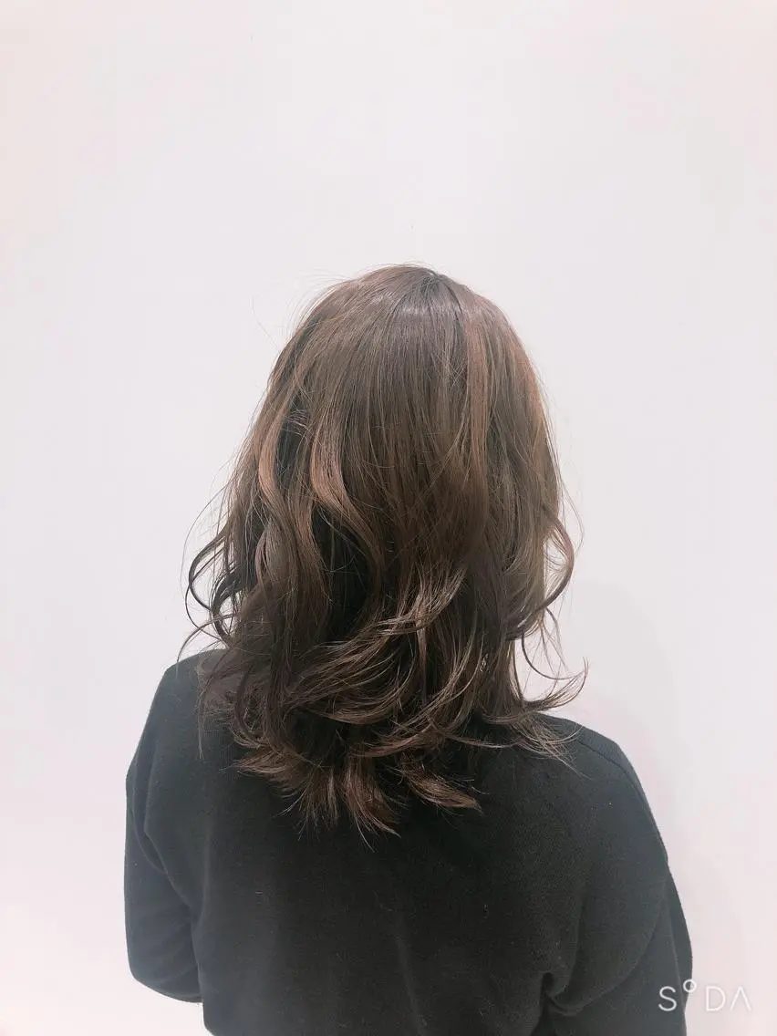 ミディアム カラー ハイライトカラー ハイライト 福井 なつきのヘアスタイル