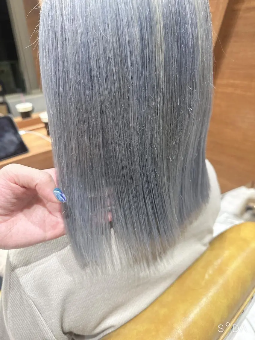 ミディアム カラー シルバー 🫧アレンジ・髪質 改善maica🫧のヘアスタイル