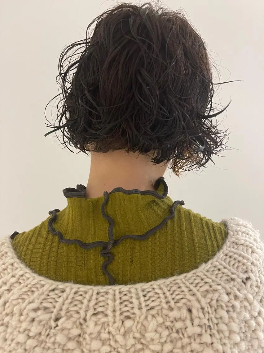 ショート パーマ oma 袮次金 鈴香のヘアスタイル