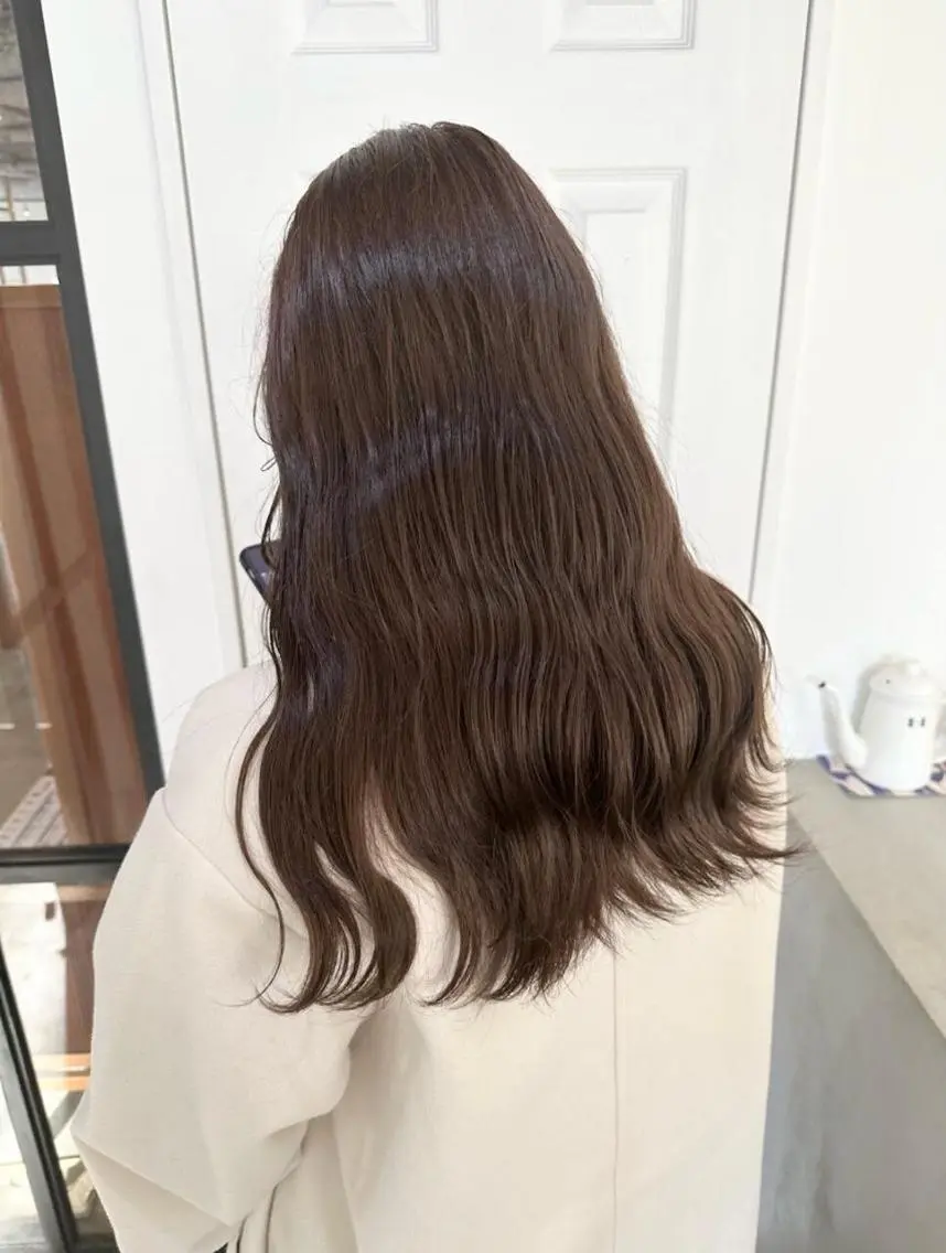 ミディアム カラー ミディアムパーマ アッシュ バレイヤージュ ベージュカラー ブリーチ カット ヘアカラー CEINEloq 学芸大学のヘアスタイル