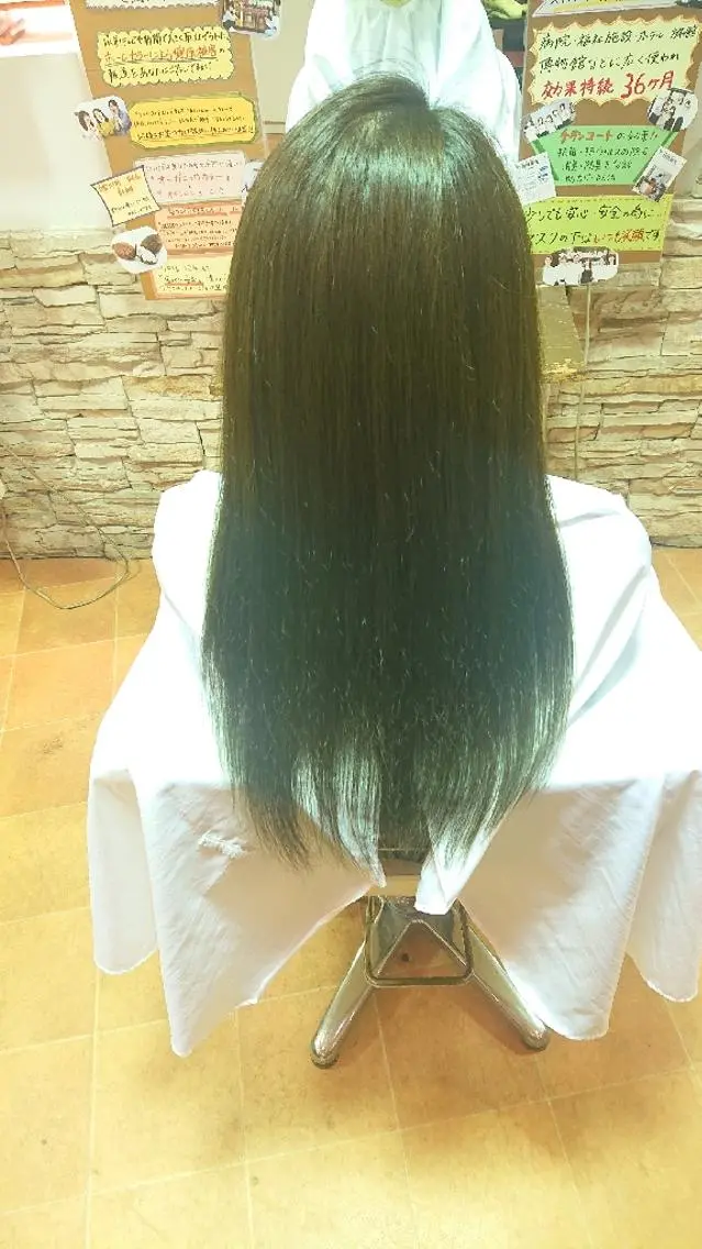 ロング カラー アッシュ 山口 彩海のヘアスタイル