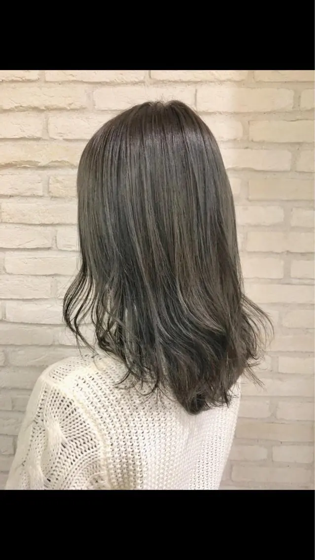 セミロング カラー 透明感カラー グレージュ 大平 美沙のヘアスタイル